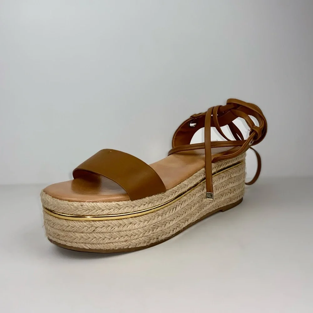 Platform Sandals Tan Leather Size 7.5 Gold accents 3 inches Bleecker & Bond